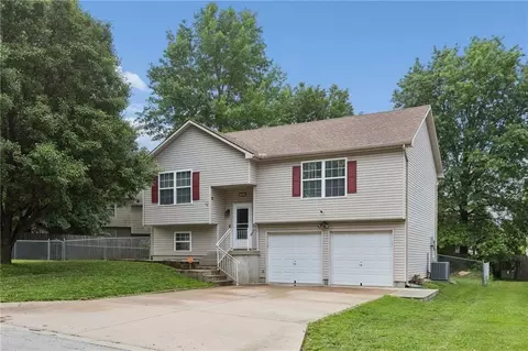 18317 E 24 Hwy Cir, Independence, MO 64056