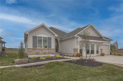 13824 Westgate St, Overland Park, KS 66221