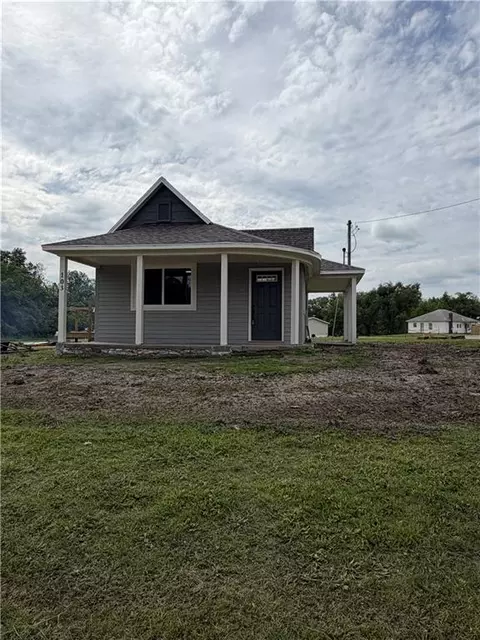 103 E St, Creighton, MO 64739