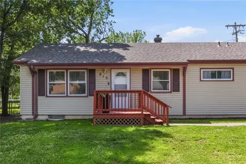 810 N 82nd Ter, Kansas City, KS 66112