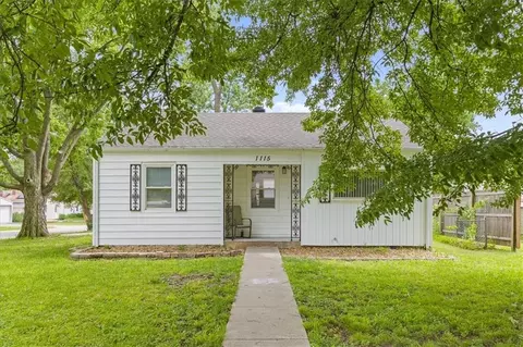 1115 NE 43rd Ter, Kansas City, MO 64116