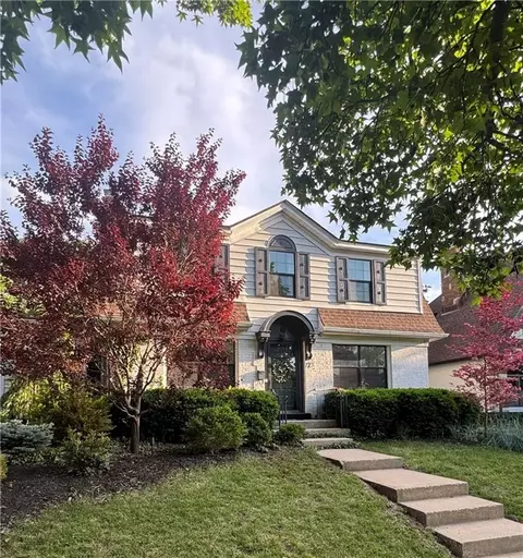 27 W Winthrope Rd, Kansas City, MO 64113