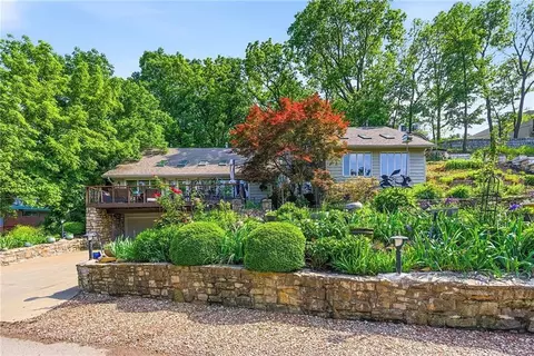 139 S Lakeshore Dr, Lake Quivira, KS 66217