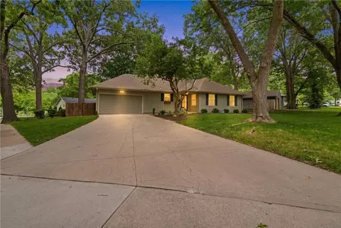 6018 W 78th Ter, Prairie Village, KS 66208