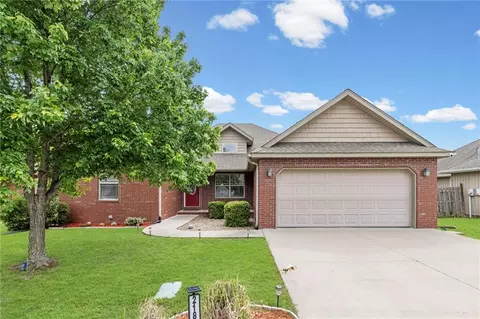 21811 Lombardo Ln, Peculiar, MO 64078