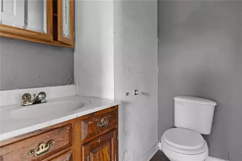 Bath - 302 E 4th St, Milan, MO 63556 photo 2 of 2