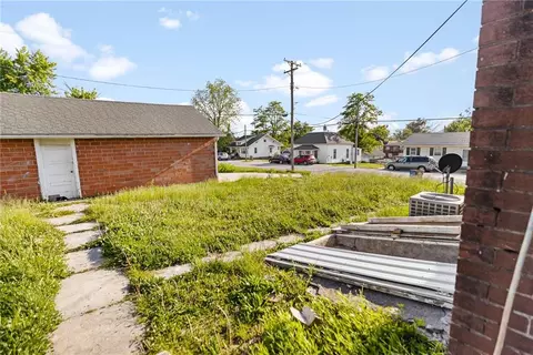 Exterior - 302 E 4th St, Milan, MO 63556 photo 6 of 15