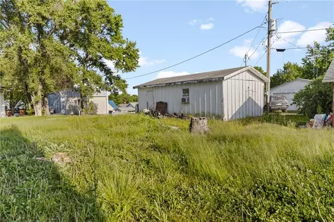 Exterior - 302 E 4th St, Milan, MO 63556 photo 7 of 15