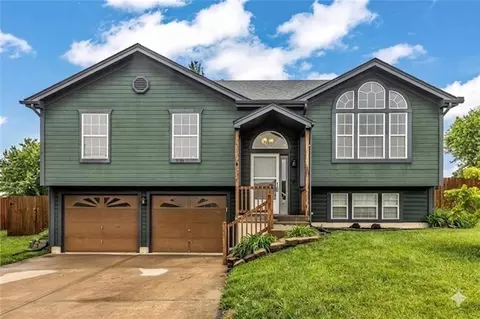 1402 Willow Dr, Greenwood, MO 64034