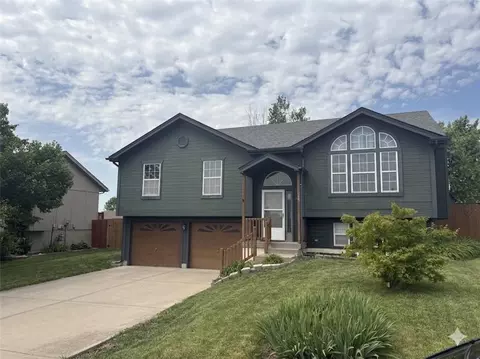 1402 Willow Dr, Greenwood, MO 64034