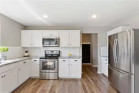Kitchen - 20125 E 24th Terrace Ct, Independence, MO 64057 photo 3 of 4