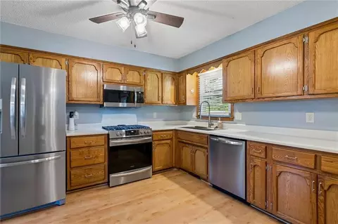 Kitchen - 807 E Summit St, Smithville, MO 64089 photo 3 of 3