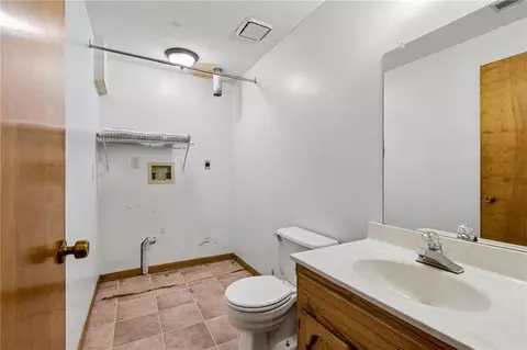 Bath - 807 E Summit St, Smithville, MO 64089 photo 1 of 4