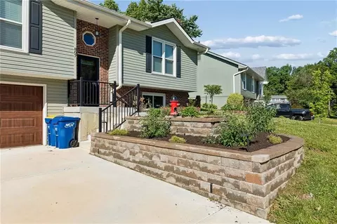 Exterior - 807 E Summit St, Smithville, MO 64089 photo 2 of 12