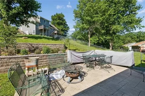 Exterior - 807 E Summit St, Smithville, MO 64089 photo 9 of 12