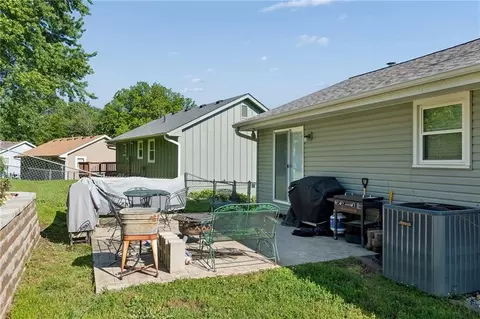 Exterior - 807 E Summit St, Smithville, MO 64089 photo 12 of 12