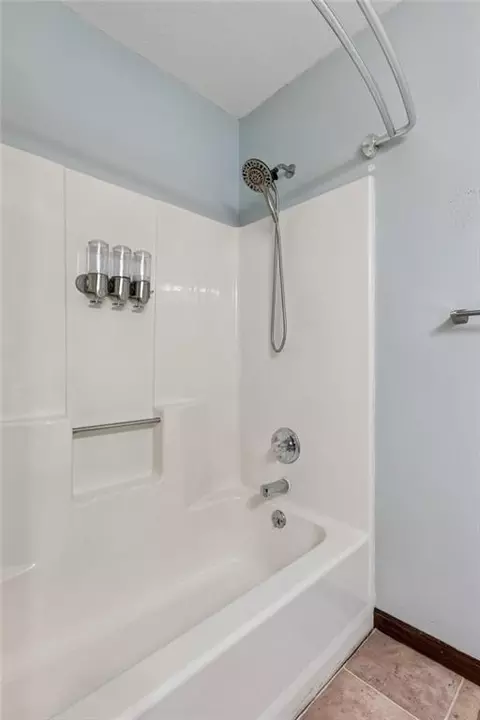 Bath - 807 E Summit St, Smithville, MO 64089 photo 4 of 4