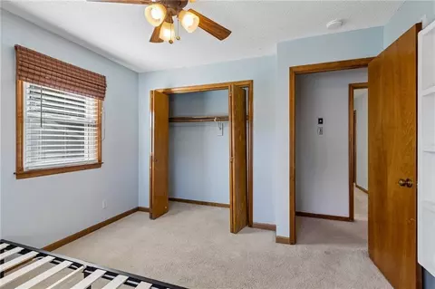 Bedroom - 807 E Summit St, Smithville, MO 64089 photo 4 of 5