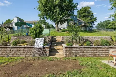 Exterior - 807 E Summit St, Smithville, MO 64089 photo 10 of 12