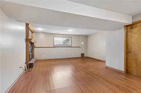Living - 807 E Summit St, Smithville, MO 64089 photo 4 of 4