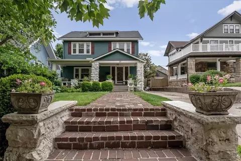 131 W 61st Ter, Kansas City, MO 64113