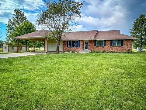 21108 E 975 Pl, Pleasanton, KS 66075