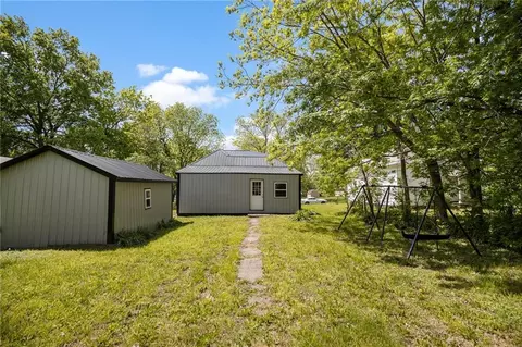 Exterior - 325 E Lake St, Marceline, MO 64658 photo 3 of 4