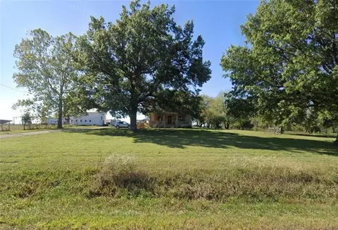 33253 Cedar Niles, Paola, KS 66071
