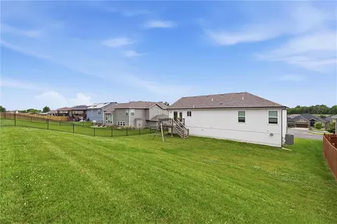Exterior - 802 Wright St, Pleasant Hill, MO 64080 photo 7 of 8