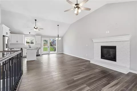 Living - 802 Wright St, Pleasant Hill, MO 64080 photo 2 of 6