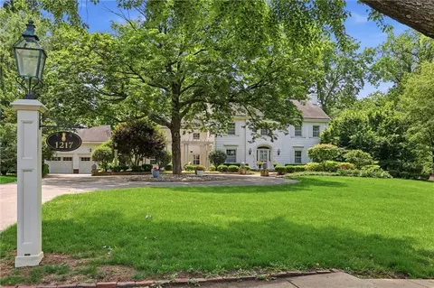 1217 W 58th St, Kansas City, MO 64113