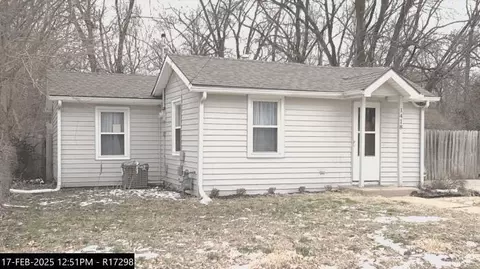 1418 Maple Ln, Lawrence, KS 66044