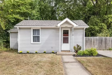 1418 Maple Ln, Lawrence, KS 66044