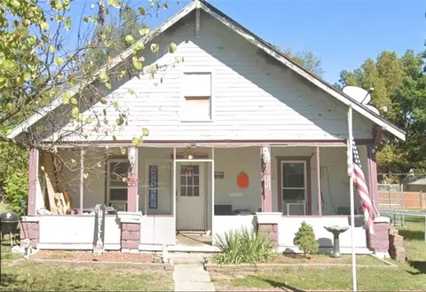 203 W 3rd St, Creighton, MO 64739