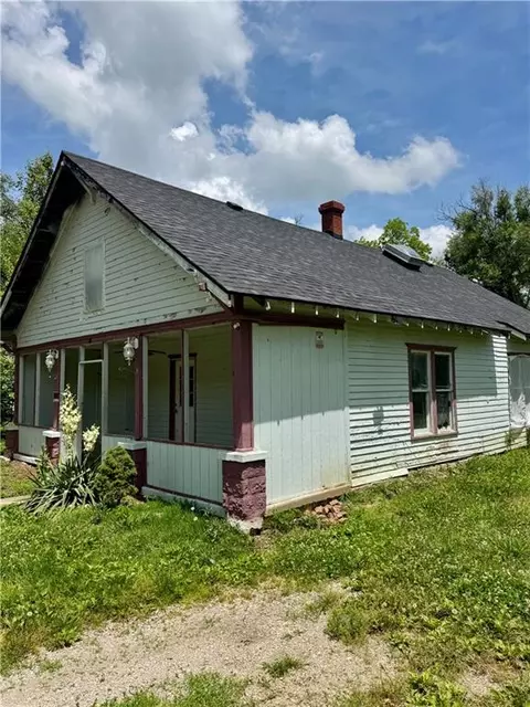 206 W 3rd St, Creighton, MO 64739