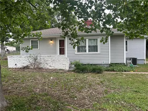 2404 Morgan St, Coffeyville, KS 67337