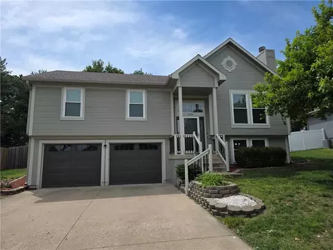 200 N Highland Dr, Raymore, MO 64083