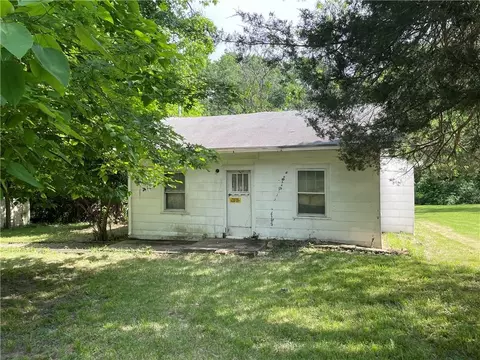 3627 41st St, Kansas City, MO 64117