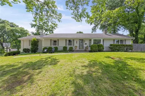 9718 Belinder Rd, Leawood, KS 66206