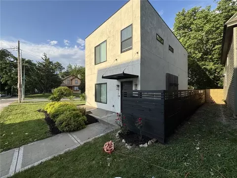 1301 W 41st St, Kansas City, MO 64110