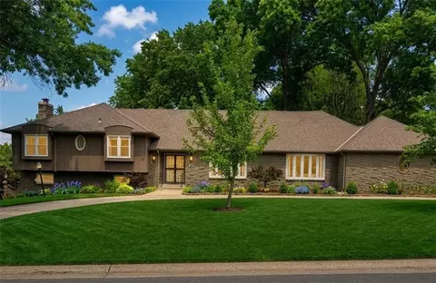 1110 W 113th St, Kansas City, MO 64114