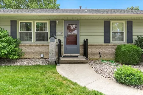 3801 Stonewall Ct, Independence, MO 64055