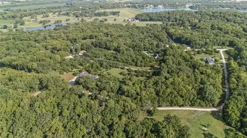 138 Spruce Dr, Linn Valley, KS 66040
