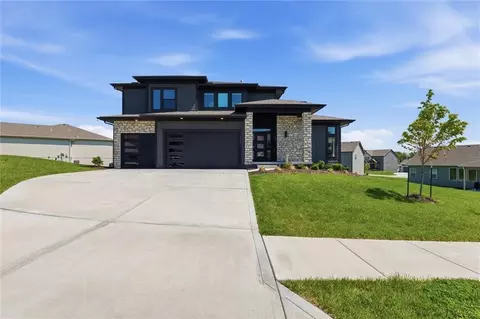 1628 SW Arborway Ter, Lees Summit, MO 64082
