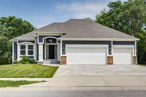 4906 NE 105th St, Kansas City, MO 64156
