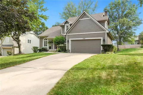 2508 NW Bent Tree Cir, Lees Summit, MO 64081