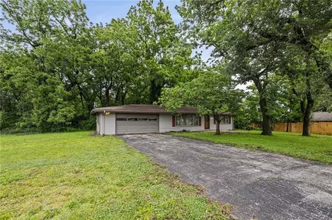 11517 Greenwood St, Kansas City, MO 64134