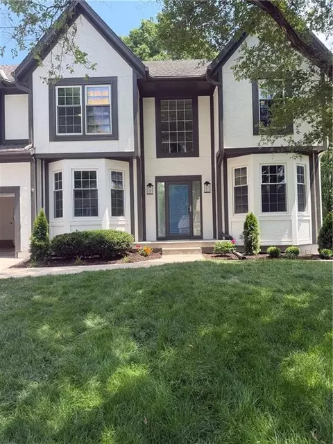 5307 Greenwood St, Shawnee, KS 66217
