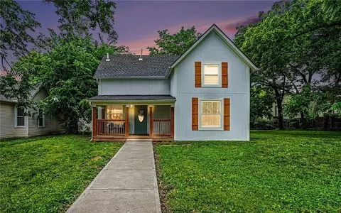 2708 N 155th Ter, Basehor, KS 66007