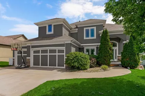 405 NE Woodpark Ln, Lees Summit, MO 64086